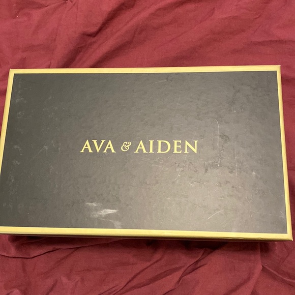 ❌ SOLD❌ Ava & Aiden Pom Pom Valessa Shoes - Picture 9 of 9